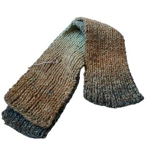 🧶🧶 BEAUTIFUL HAND KNIT SAND AND SURF SCARF. COZY AND COMFY. MAKES A GREAT GIFT